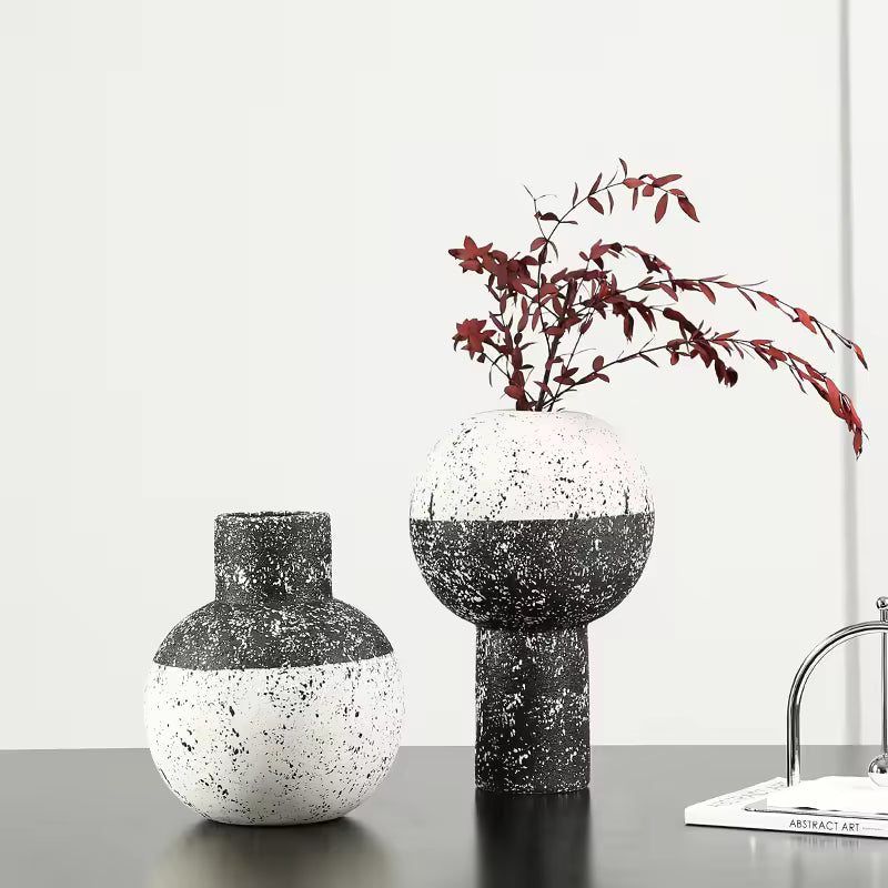 Black and white vase A